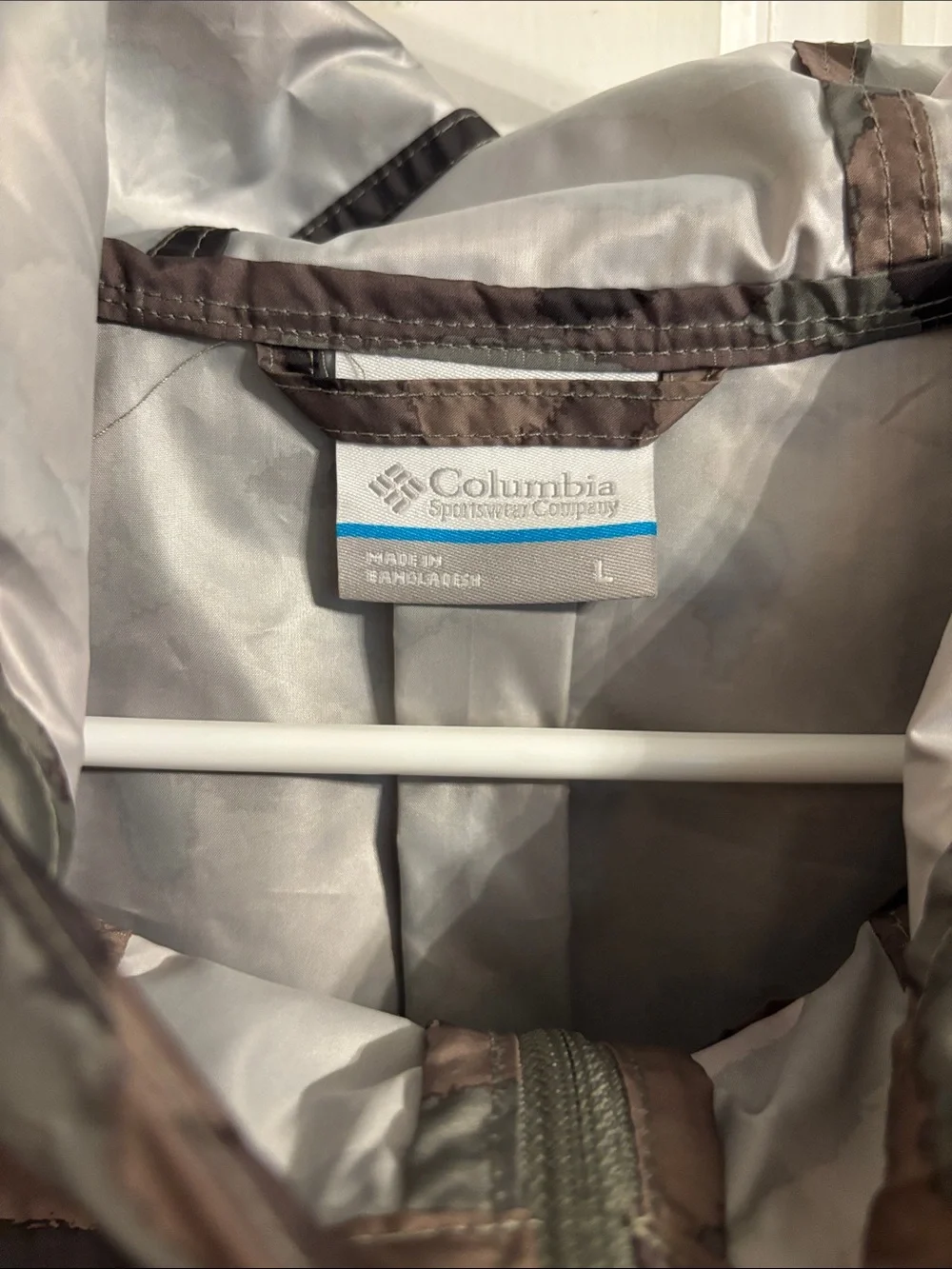 Columbia women’s Camo Hooded Rain Jacket - Green/Brown/Black